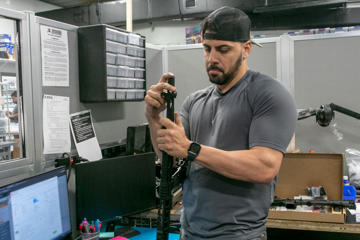 Gunsmith Assembling Rifle